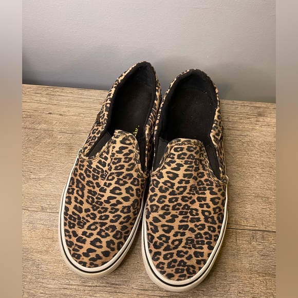 Vans Leopard Print Slip-On Shoes - Picture 3 of 4